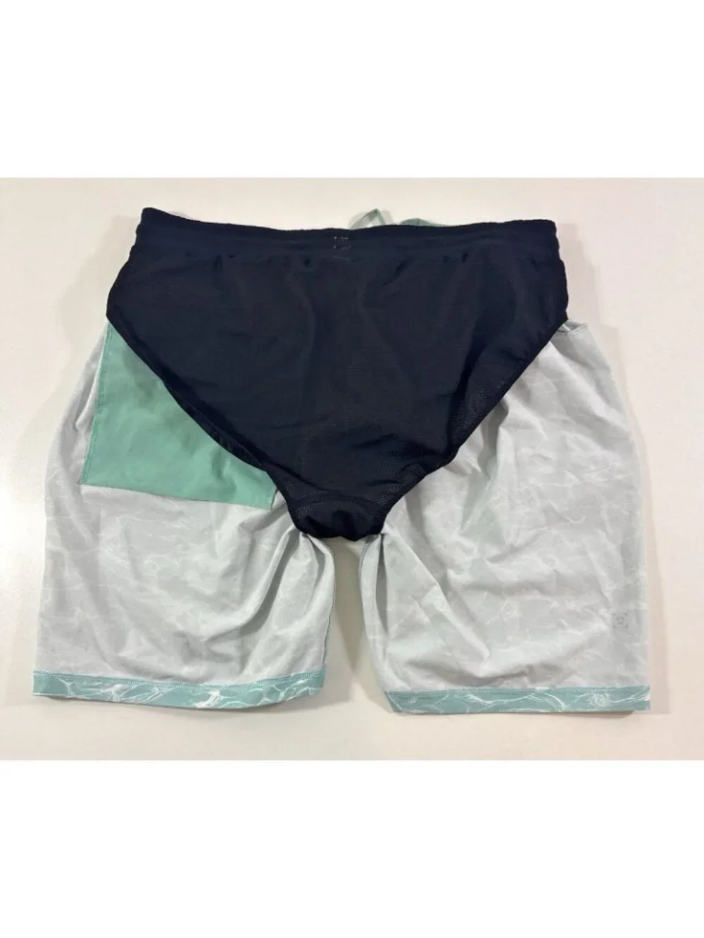 Lululemon Cross Channel Swim Shorts 7” Size L Active Hybrid Performance Stretch